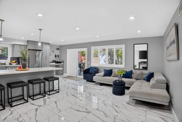 15553 Cobalt Street, Sylmar, CA 91342