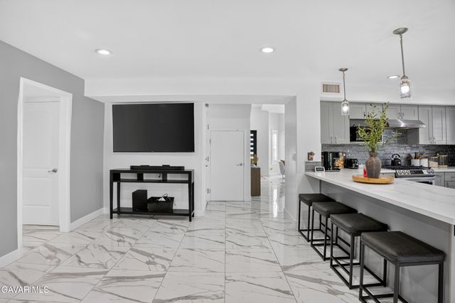 15553 Cobalt Street, Sylmar, CA 91342