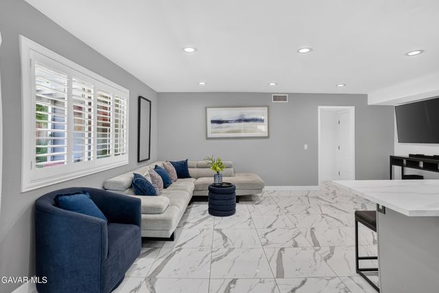 15553 Cobalt Street, Sylmar, CA 91342
