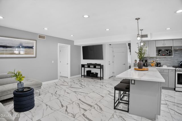 15553 Cobalt Street, Sylmar, CA 91342