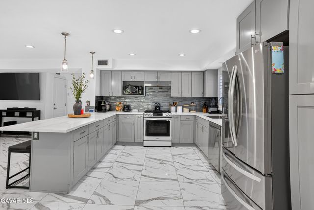 15553 Cobalt Street, Sylmar, CA 91342