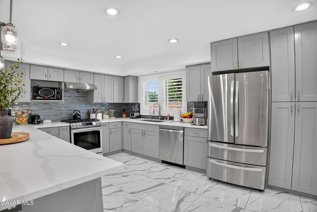 15553 Cobalt Street, Sylmar, CA 91342