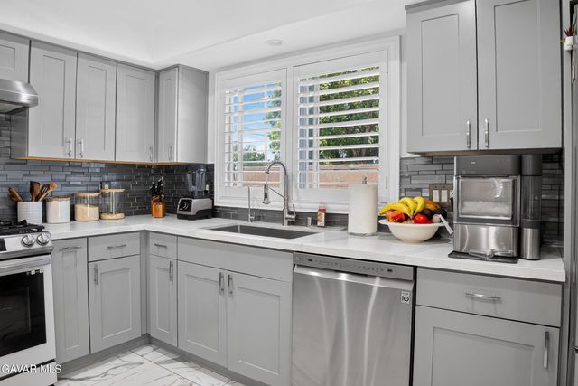 15553 Cobalt Street, Sylmar, CA 91342