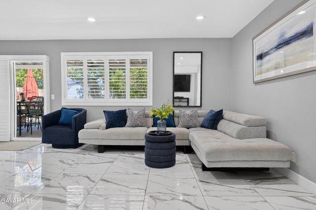 15553 Cobalt Street, Sylmar, CA 91342