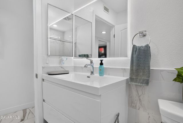 15553 Cobalt Street, Sylmar, CA 91342