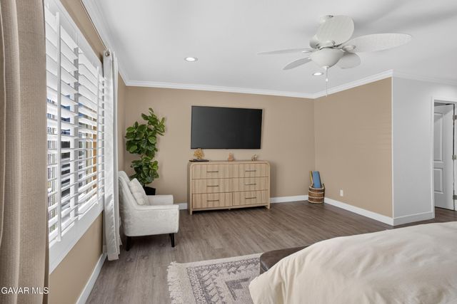 15553 Cobalt Street, Sylmar, CA 91342