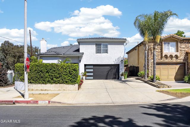 15553 Cobalt Street, Sylmar, CA 91342