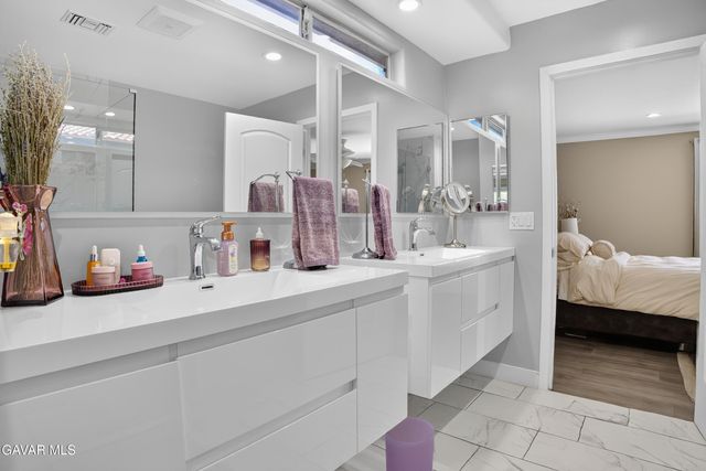 15553 Cobalt Street, Sylmar, CA 91342