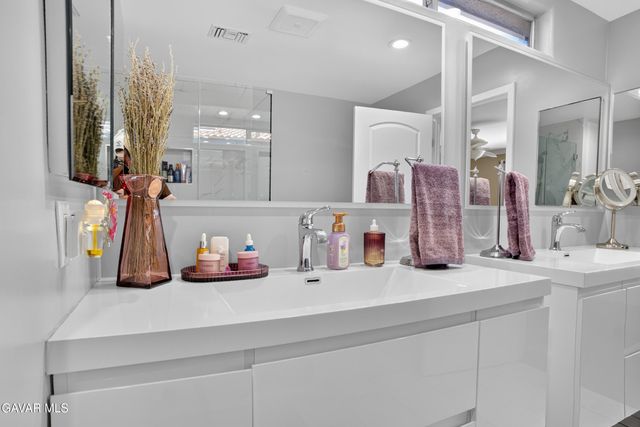 15553 Cobalt Street, Sylmar, CA 91342