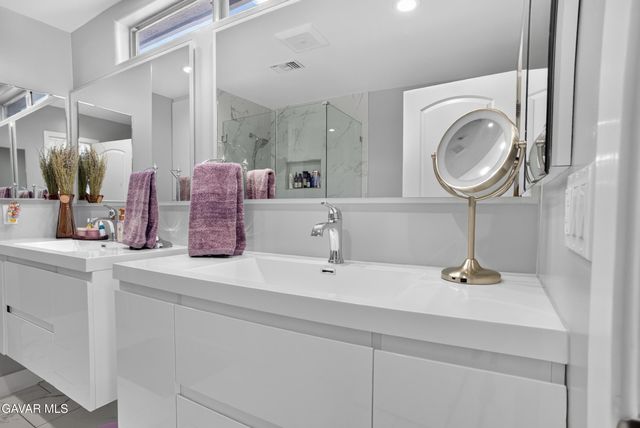 15553 Cobalt Street, Sylmar, CA 91342
