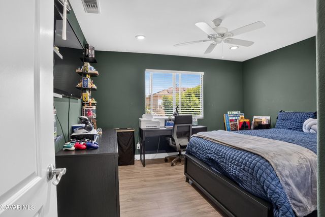 15553 Cobalt Street, Sylmar, CA 91342