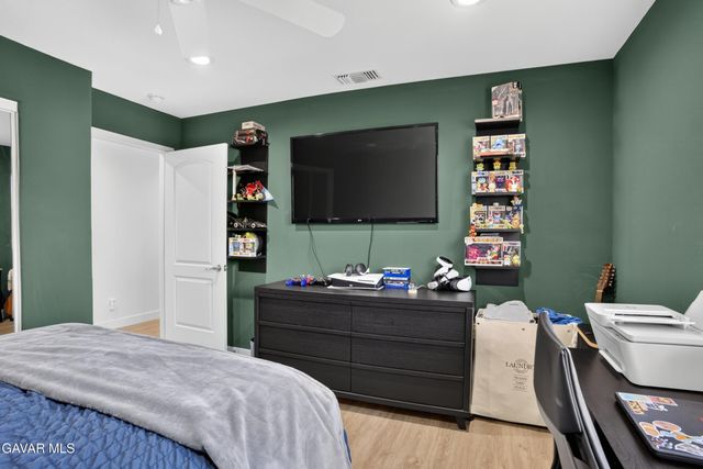 15553 Cobalt Street, Sylmar, CA 91342