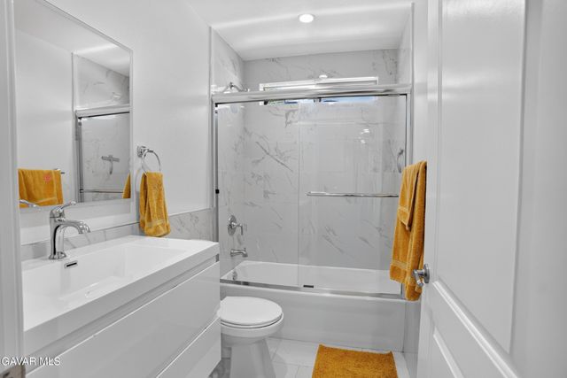 15553 Cobalt Street, Sylmar, CA 91342