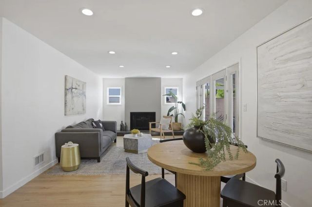 21045 Blythe Street, Canoga Park, CA 91304