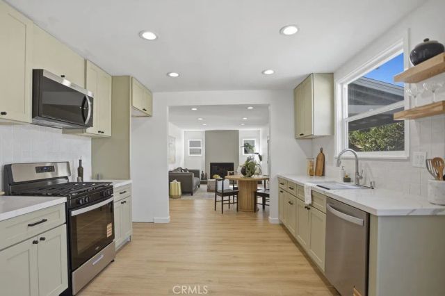 21045 Blythe Street, Canoga Park, CA 91304