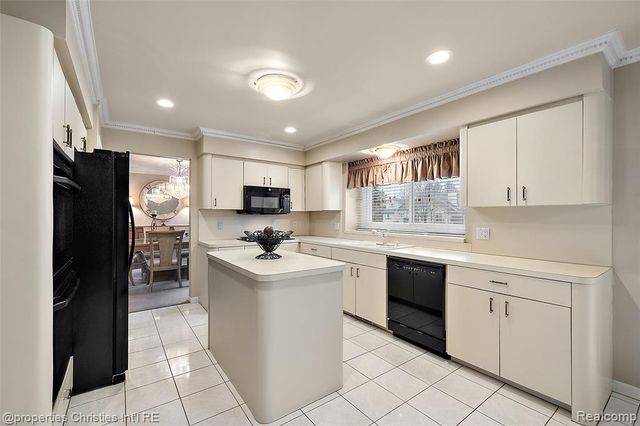 43159 La Bouquet Court, Sterling Heights, MI 48314