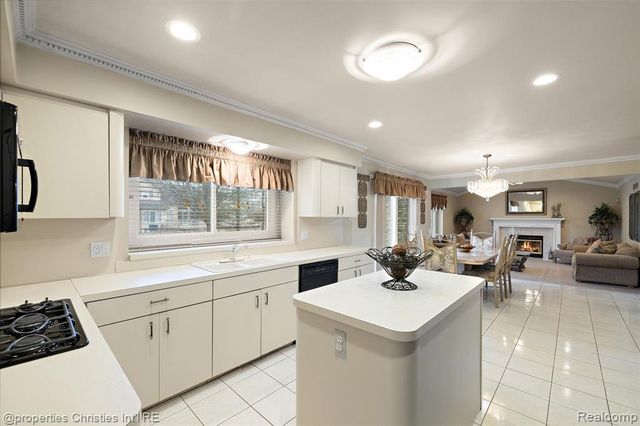 43159 La Bouquet Court, Sterling Heights, MI 48314