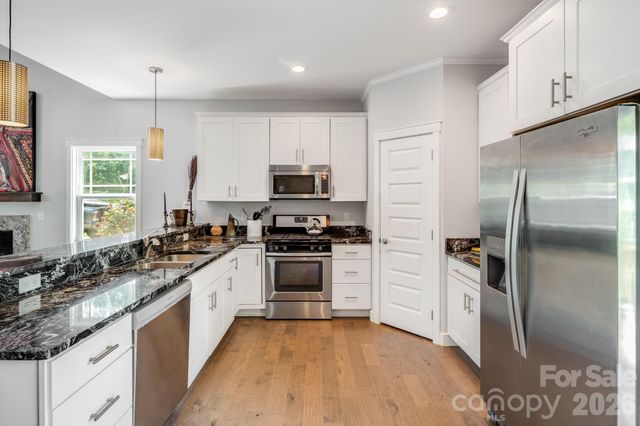 35 Emmett Lane, Asheville, NC 28806