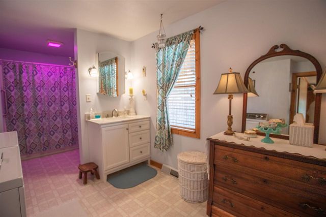 817 DOVE STREET, Oshkosh, WI 54901