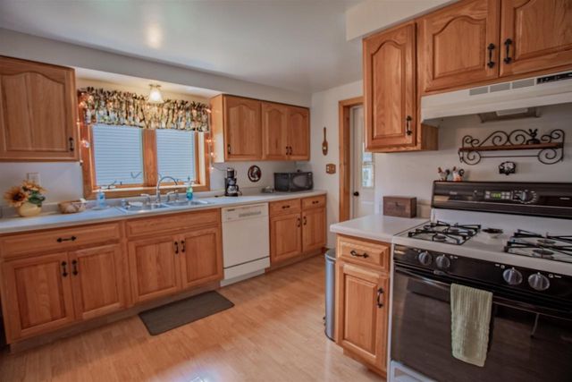 817 DOVE STREET, Oshkosh, WI 54901