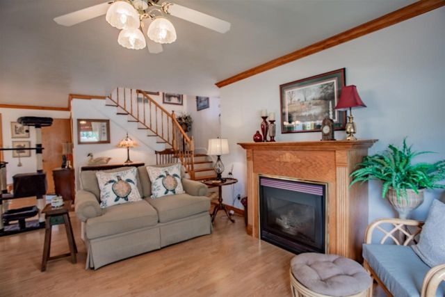 817 DOVE STREET, Oshkosh, WI 54901