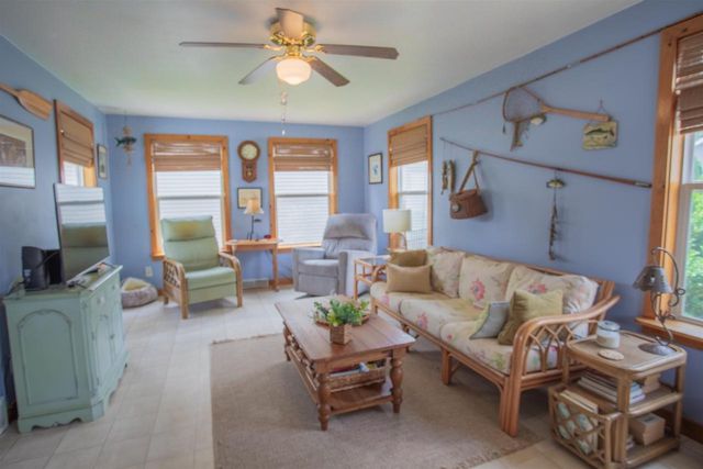 817 DOVE STREET, Oshkosh, WI 54901