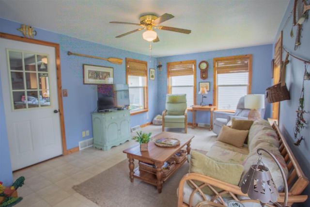817 DOVE STREET, Oshkosh, WI 54901