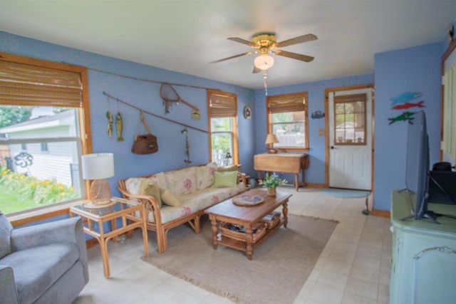 817 DOVE STREET, Oshkosh, WI 54901
