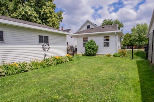 817 DOVE STREET, Oshkosh, WI 54901