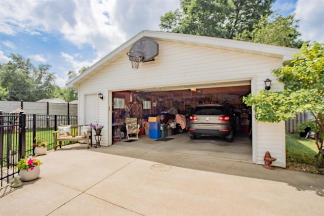 817 DOVE STREET, Oshkosh, WI 54901