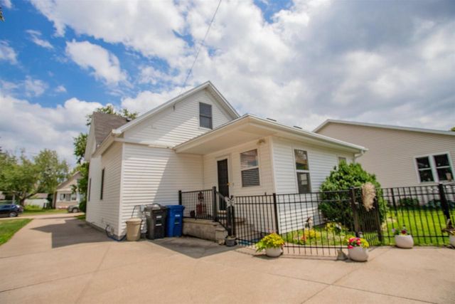 817 DOVE STREET, Oshkosh, WI 54901