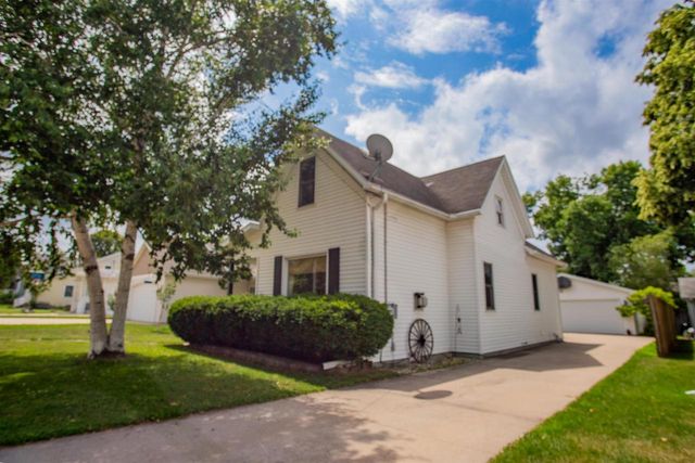 817 DOVE STREET, Oshkosh, WI 54901