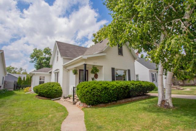 817 DOVE STREET, Oshkosh, WI 54901
