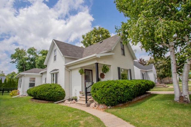 817 DOVE STREET, Oshkosh, WI 54901