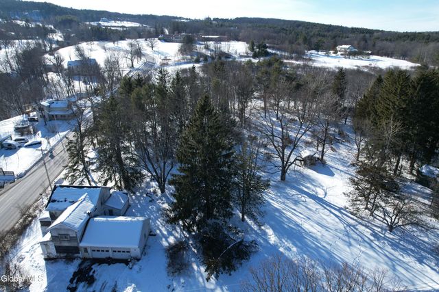 3 Agawam Lane, Altamont, NY 12009