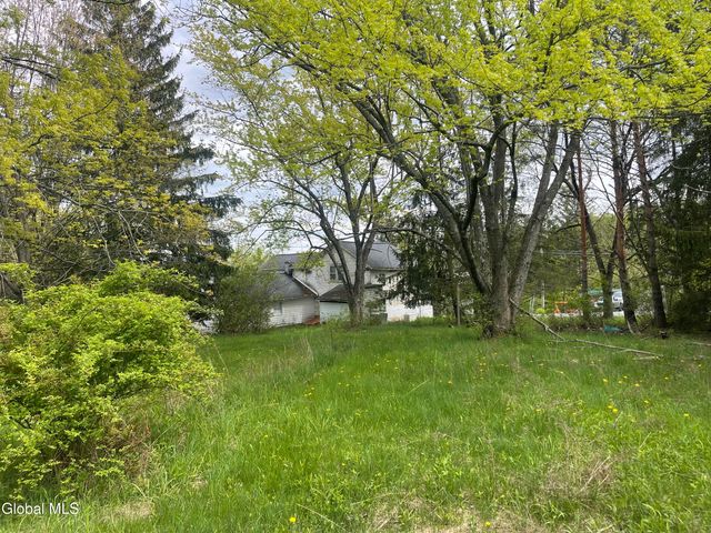 3 Agawam Lane, Altamont, NY 12009