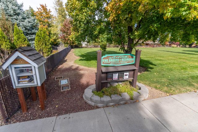 3686 SW Bobby Jones Court, Redmond, OR 97756