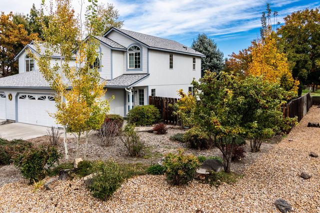 3686 SW Bobby Jones Court, Redmond, OR 97756