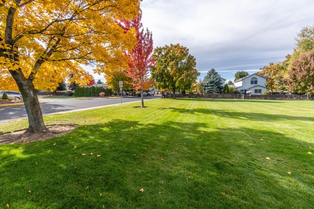 3686 SW Bobby Jones Court, Redmond, OR 97756