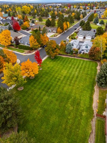 3686 SW Bobby Jones Court, Redmond, OR 97756