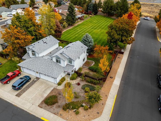 3686 SW Bobby Jones Court, Redmond, OR 97756