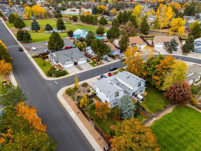 3686 SW Bobby Jones Court, Redmond, OR 97756