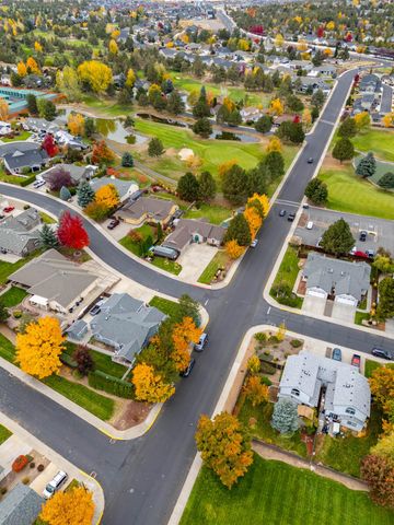 3686 SW Bobby Jones Court, Redmond, OR 97756