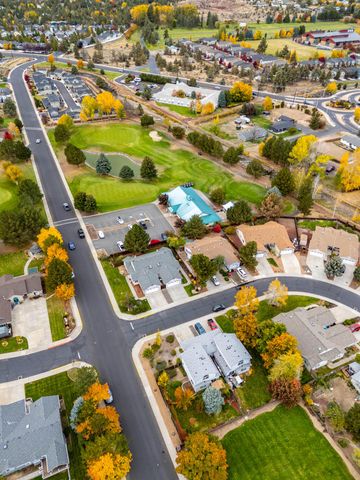 3686 SW Bobby Jones Court, Redmond, OR 97756