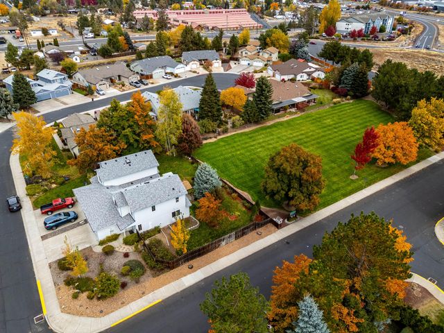 3686 SW Bobby Jones Court, Redmond, OR 97756