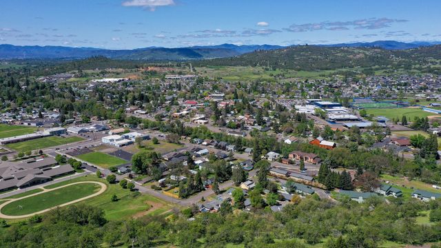374 Avalon Terrace, Eagle Point, OR 97524