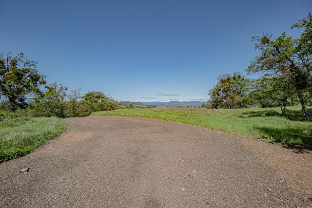 374 Avalon Terrace, Eagle Point, OR 97524