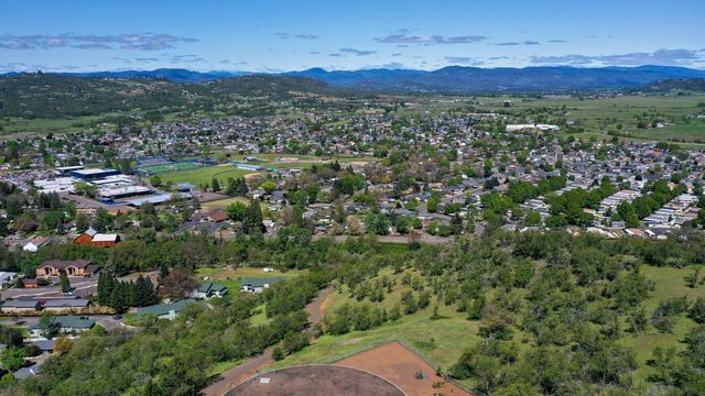 374 Avalon Terrace, Eagle Point, OR 97524