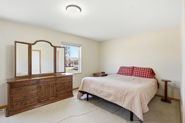 5 Harmel Drive, Valparaiso, IN 46383