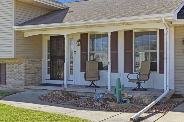 5 Harmel Drive, Valparaiso, IN 46383